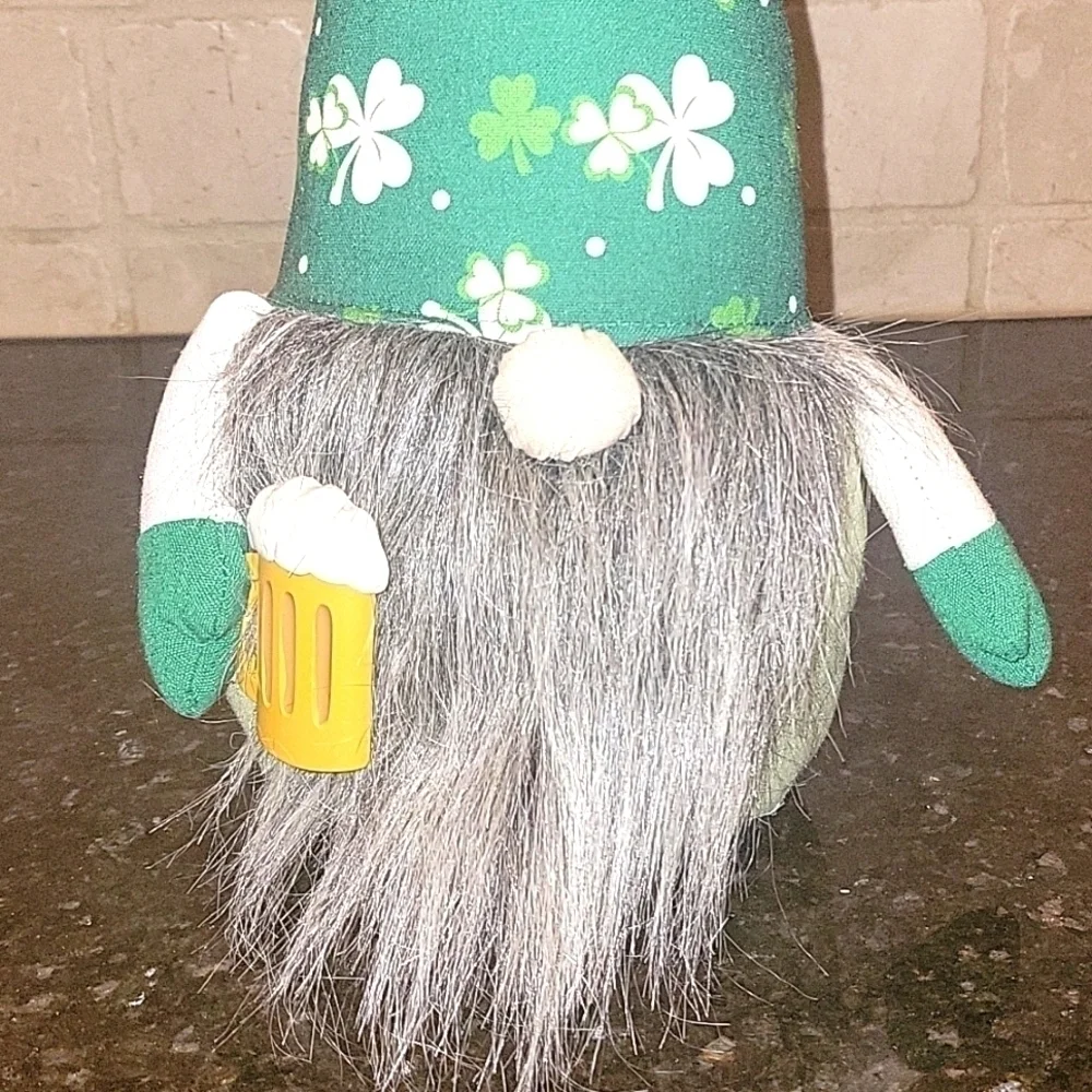 St. Patrick's Day NWT Gnome with Mug of Beer 20